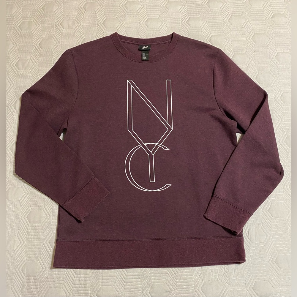 H&M Men's Burgundy NYC Sweater Size Medium Item